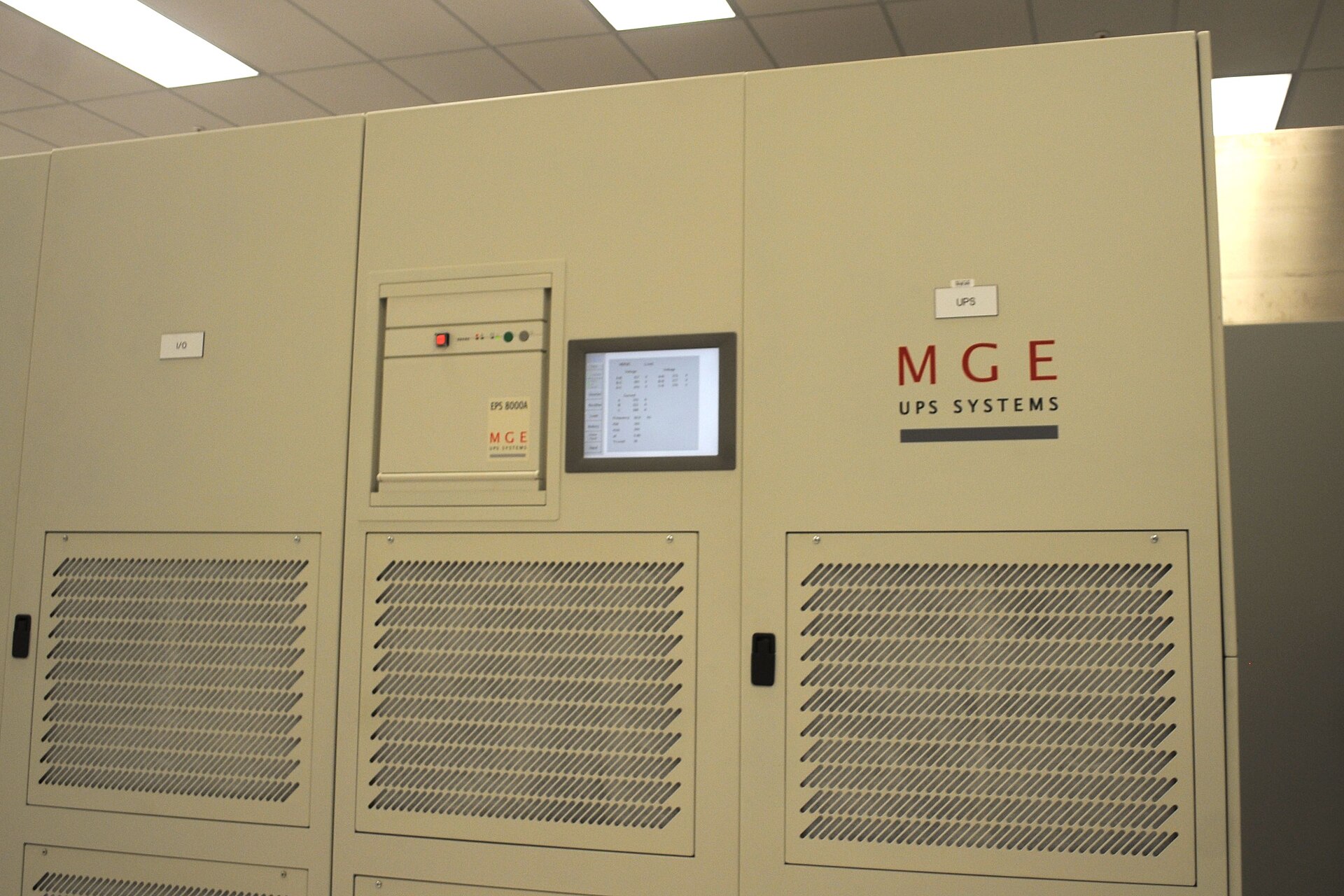 Uninterruptible power supply unit in a data center